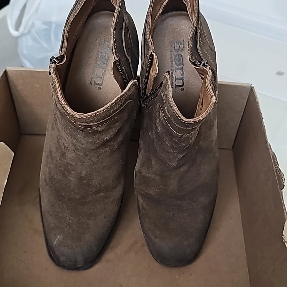 Born 11 M zip booties Malta ii brown taupe